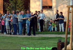 Die Helfer aus dem Dorf