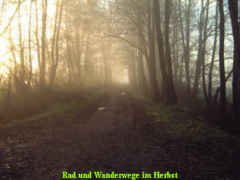 Rad und Wanderwege im Herbst